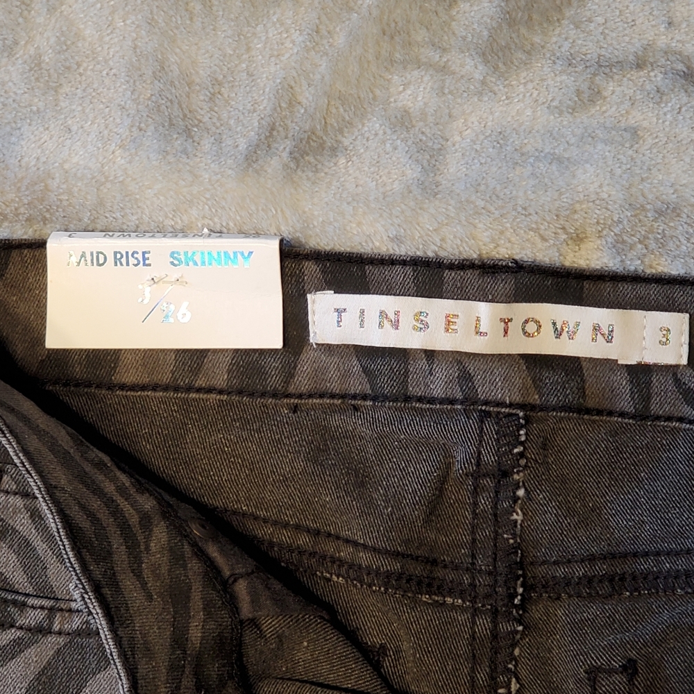 ♡♡♡♡♡  NWT zebra striped jeans - Picture 10 of 13